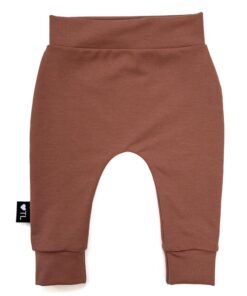 Broekje-Roze-klei-TessLiva-handgemaakte-baby-kinderkleding