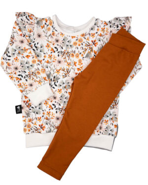 Set-sweater-digital-flowers-white-(sweatstof)-en-legging-cognac-TessLiva-handgemaakte-baby-kinderkleding