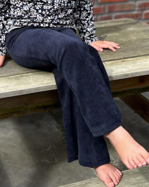 Flared pants donkerblauw (brede rib) 104