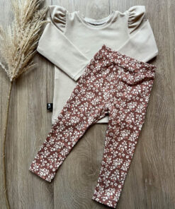 Set longsleeve sand (fijne rib) en legging bloemen autumn peach