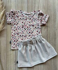 Set shirt bloemen off white (fijne rib) en paperbag skirt sand (brede rib)