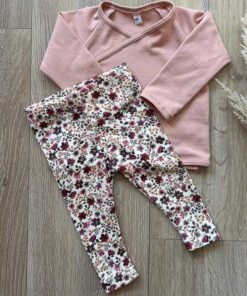 Set overslag shirt licht roze en legging bloemen off white (fijne rib)