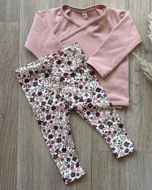 Set overslag shirt licht roze en legging bloemen off white (fijne rib)