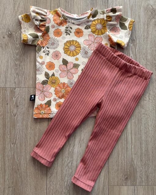 Set shirt bloemen gebroken wit en legging brede rib roze