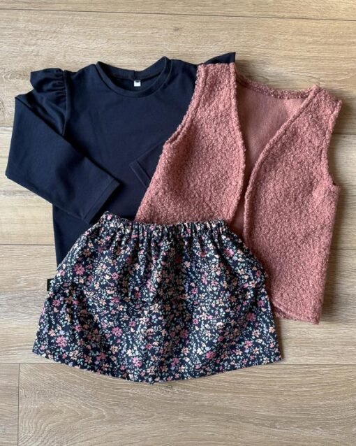 Set rokje tess bloemen navy (katoen), gilet oud roze (teddy) en longsleeve donkerblauw