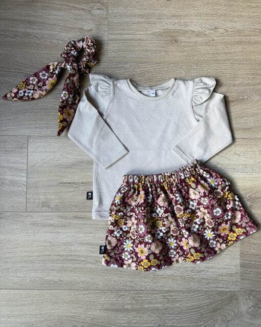 Set longsleeve sand (fijne rib) en rokje tess bloemen burgundy (katoen)